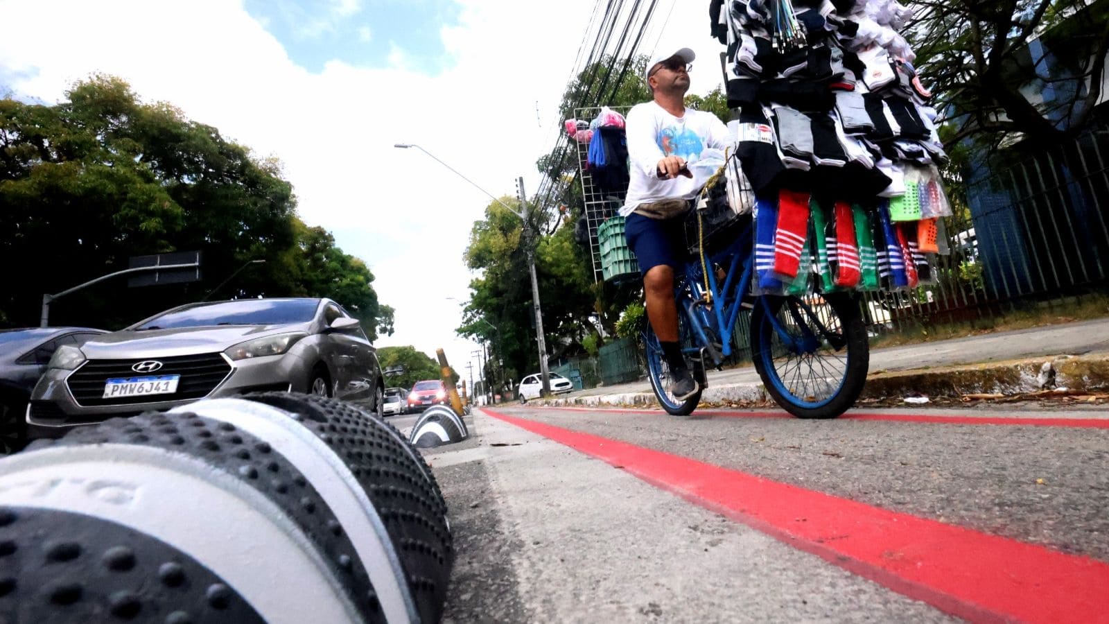 Ciclista na Av. Universidade